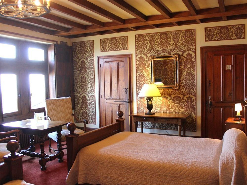 Hostellerie Du Vieux Pérouges Exterior photo