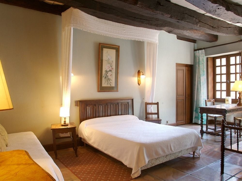Hostellerie Du Vieux Pérouges Exterior photo